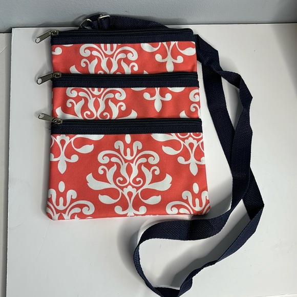 PURSE (CROSSBODY)*** - Picture 1 of 4
